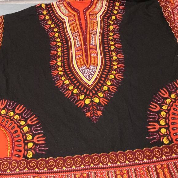 Hooded Vibrant Bohemian Style Top - Picture 6 of 7